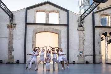 Des danseurs dans le bâtiment des Forges